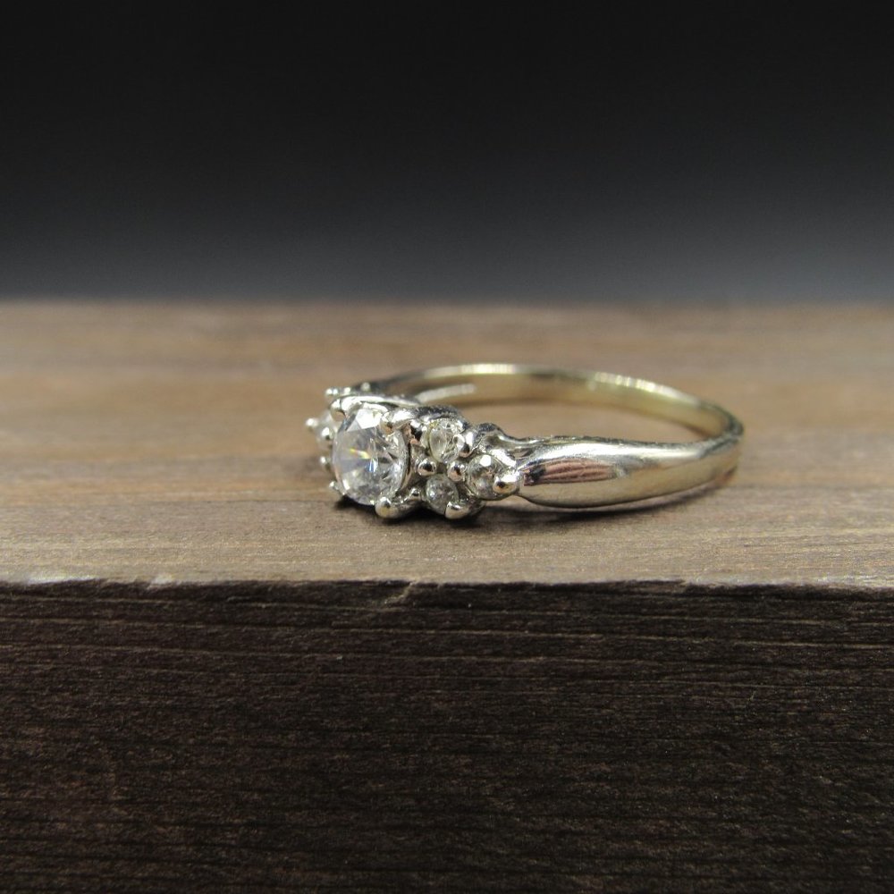 Size 6 10K Gold Cluster Style Cubic Zirconia Ring - Picture 3 of 8